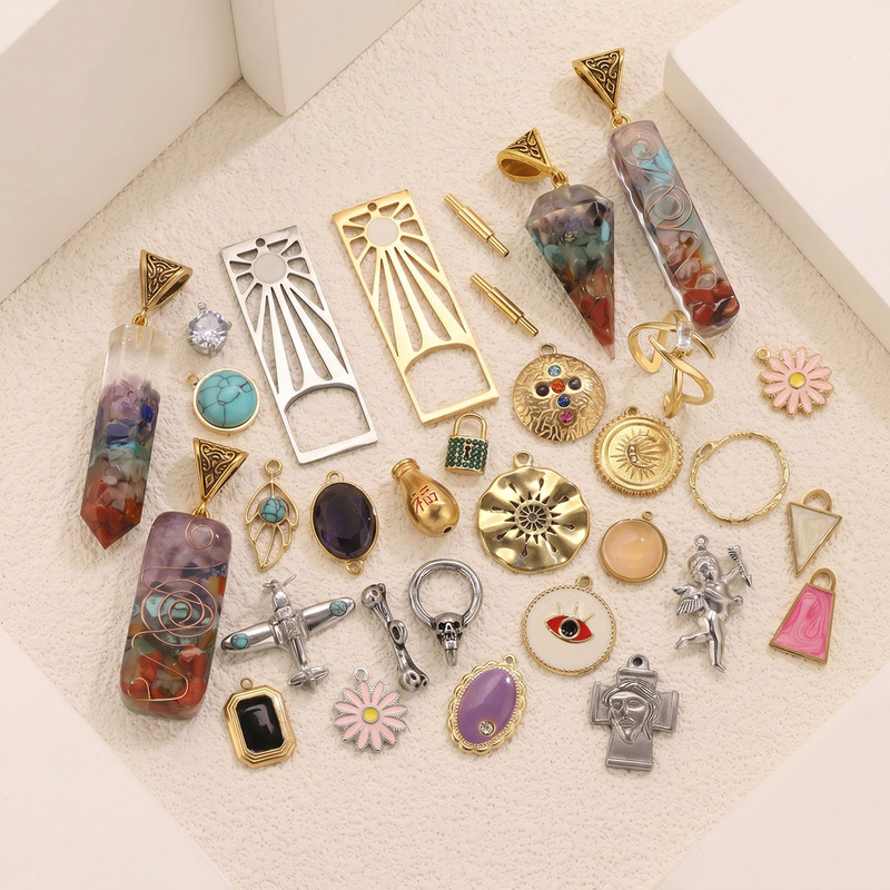 European and American Stainless Steel Pendants in Various Styles, Natural Stone Flower Fun DIY Bracelet and Necklace Accessories European and American Stainless Steel Pendants in Various Styles, Natural Stone Flower Fun DIY Bracelet and Necklace Accessories