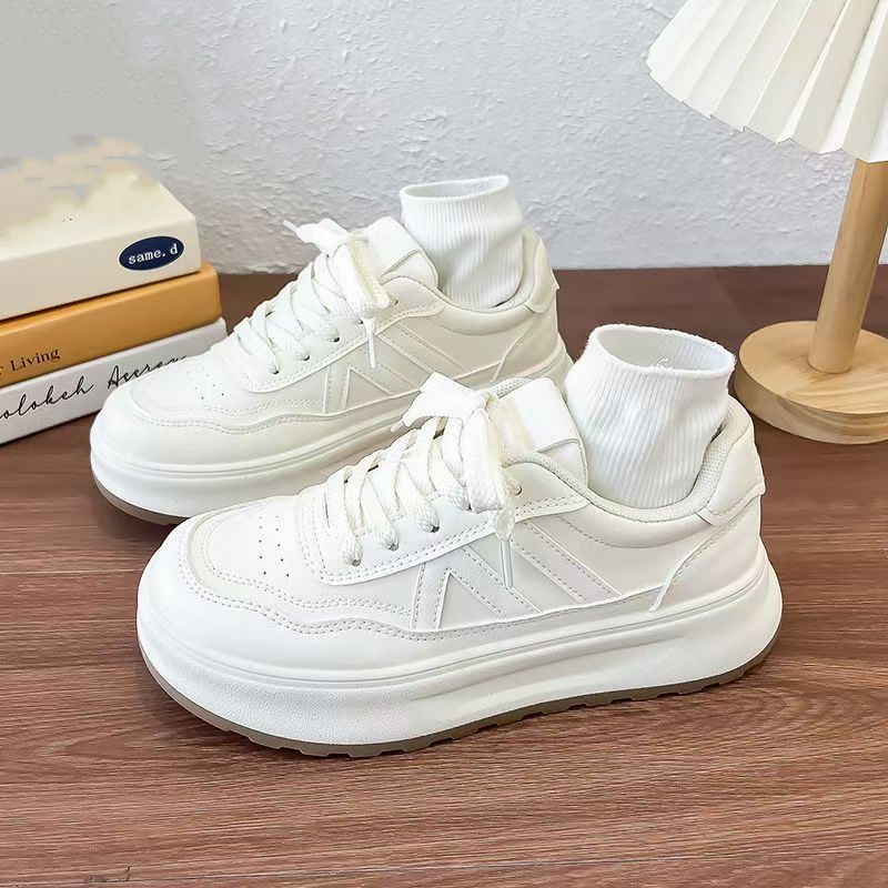 Pequeños zapatos de mujer blancos para mujer 2025 primavera nuevos zapatos casuales de todo fósforo otoño nuevos zapatos transpirables de suela gruesa todo fósforo