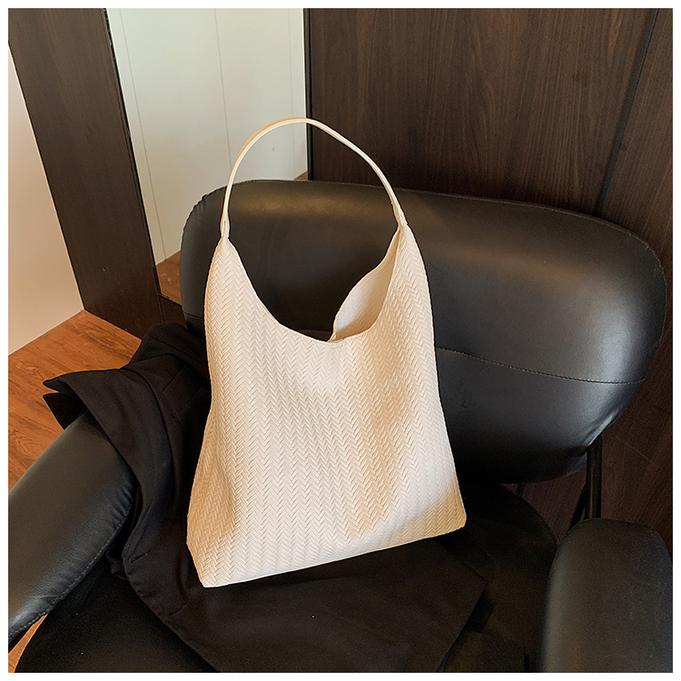 In 2025, a new Korean-style casual woven pattern large-capacity tote bag for women's commuting to work undefined