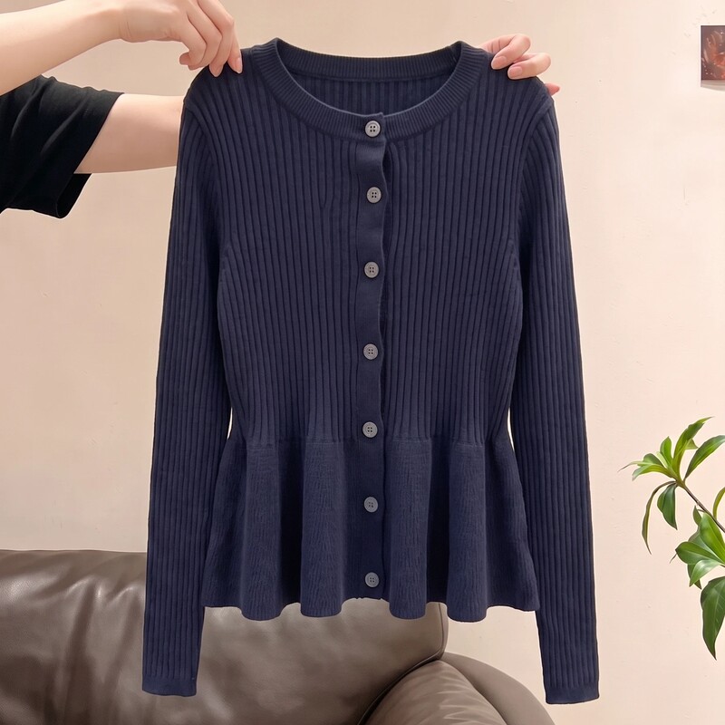 Autumn/Winter 2026 new collection: stylish and age-reducing long-sleeved inner layer tops for women, featuring a French-style knitted cardigan Autumn/Winter 2026 new collection: stylish and age-reducing long-sleeved inner layer tops for women, featuring a French-style knitted cardigan