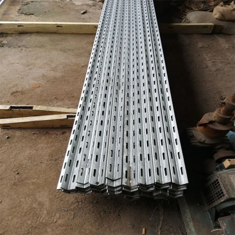 现货热镀锌万用角钢批发 30号40号花边冲孔等边角铁供应