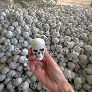 New Simulated Human Skull Model Ghost Festival Halloween Decoration Props Skull Haunted House Secret Room Decoration Horror Ornaments