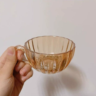 Янтарный стеклянный стакан для завтрака хлопьев и кофе