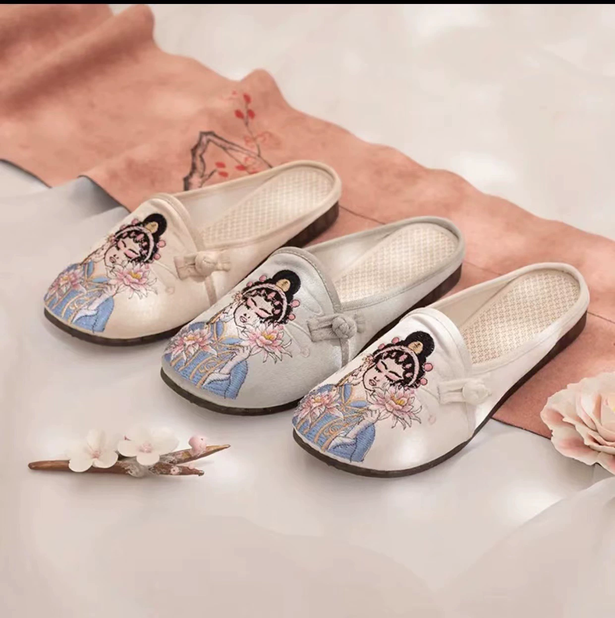 Женские тапочки с вышивкой Opera Hua Dan, верхняя одежда на плоской подошве, обувь в стиле пекинской оперы, Тканевая обувь в стиле старого Пекина, зимняя полушуботка на флисовой подкладке