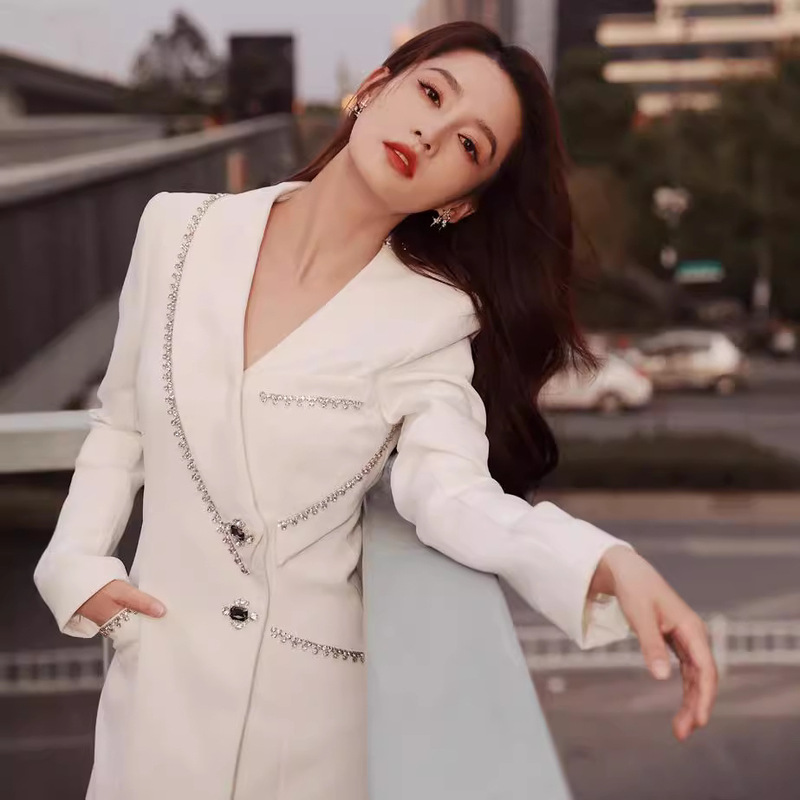Celebrity-Inspired Heavy-Duty Rhinestone-Embellished Suit Dress with a High-End, Elegant, Goddess-Like Style, White Jacket for Women, Autumn Wear, Graceful