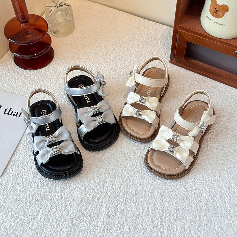 Sandálias de niñas 2026 verano nuevo estilo coreano arco para niñas zapatos de playa de dedos desnudos estudiantes zapatos de princesa