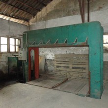 出售二手冷压机，临沂正大八成新板材 家具冷压机机械