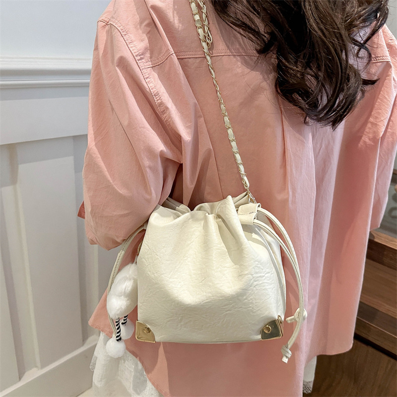 High-end 2024, bolsas de mochila versátiles este año, bolsas de balde populares, bolsas de balde de cadenas de extracción, nuevas mujeres