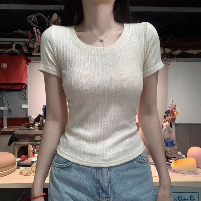 Apricot Right Shoulder U-Neck Short-Sleeved T-Shirt for Women Summer 2025 New Pure Desire Slimming Look Bottoming Top Sexy Shirt