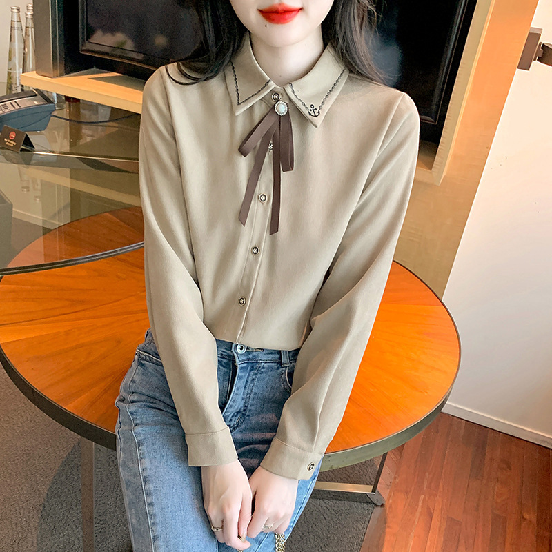 通勤気質のシャツの女性は2024年の春と秋に毛を磨いて優雅な長袖の襟のデザイン感を厚くします。|undefined