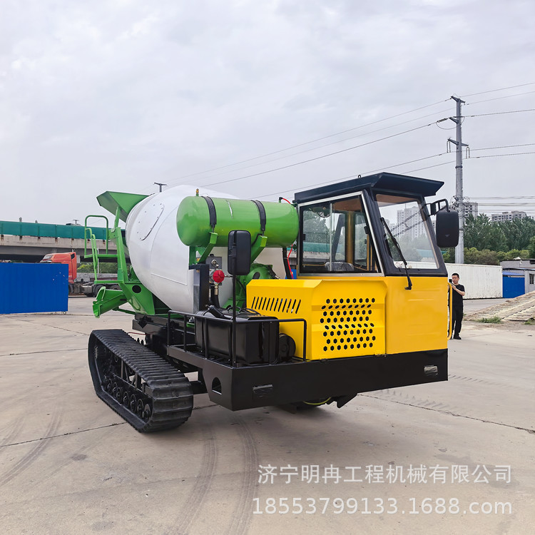 柴油动力正反转搅拌自卸水泥罐车 履带式混凝土搅拌罐车 出料均匀