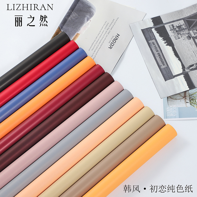 Lizhuran color sólido espesado primer rollo de papel de amor impermeable OPP floral papel de embalaje 56 * 10Y rollo de papel de embalaje