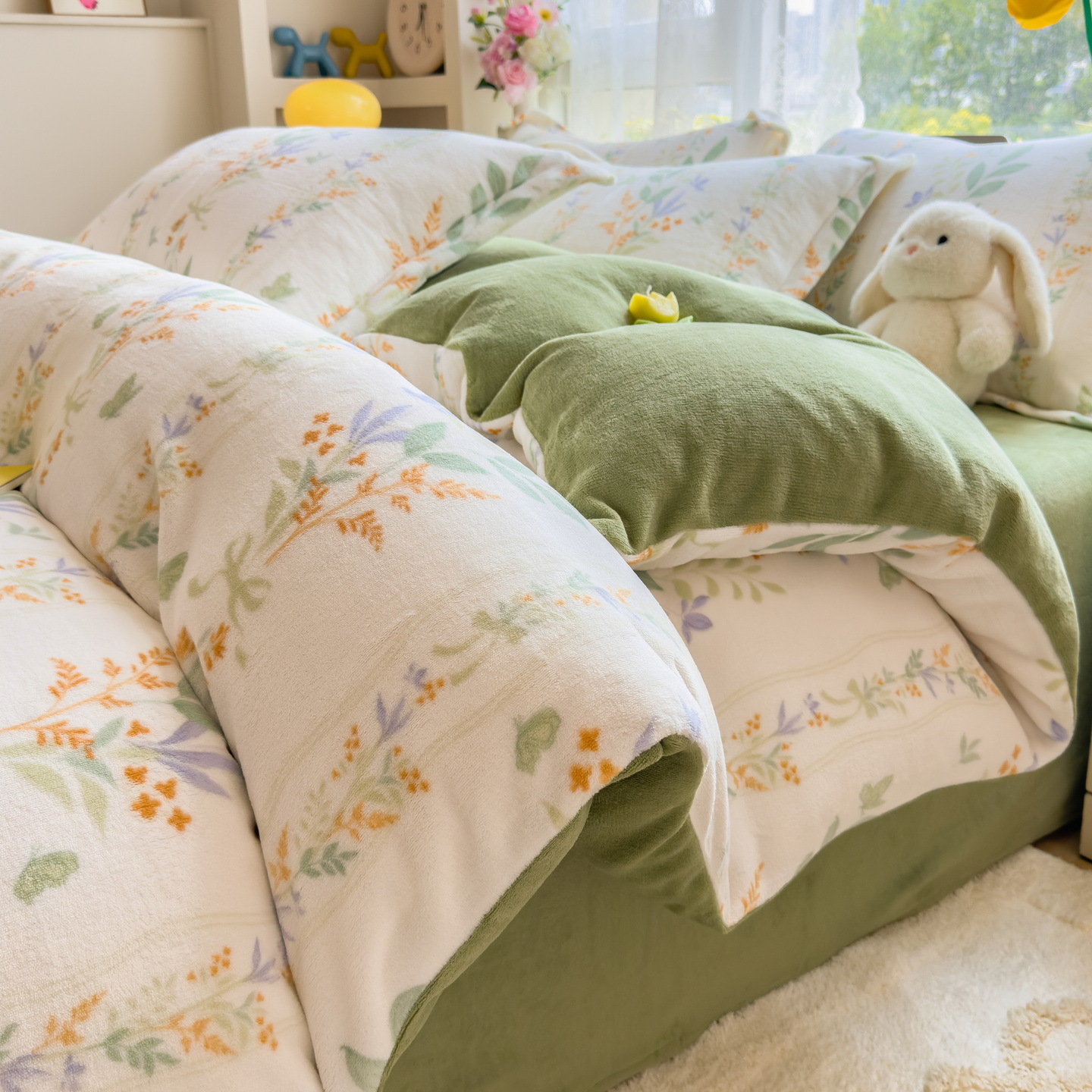 Invierno engrosado cama de seda de leche de cuatro piezas de seda de coral sábanas de seda de bebé cubierta de seda de calor y seda de tres piezas