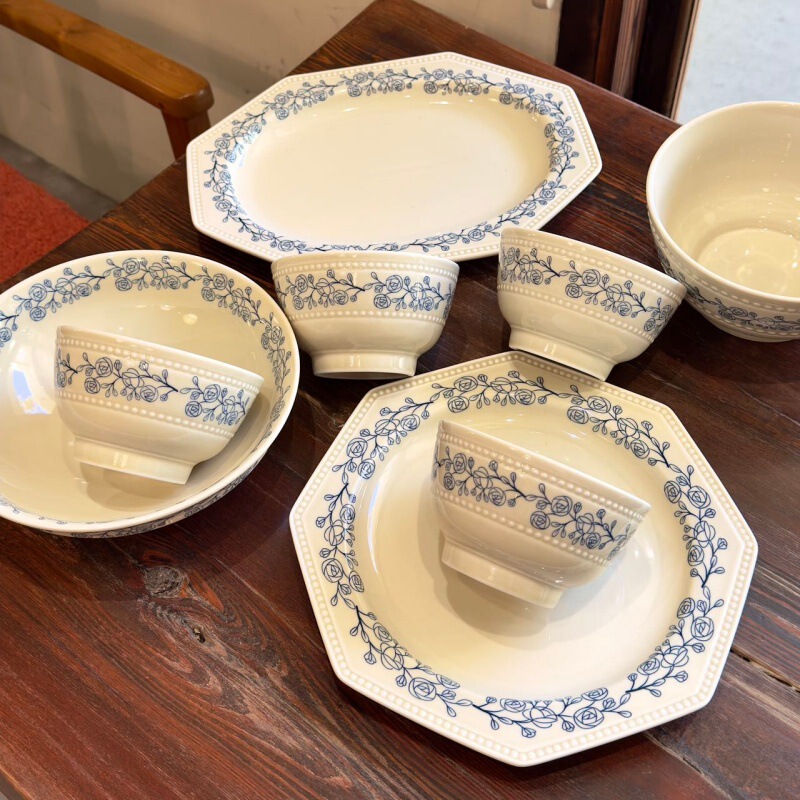 French Retro Ceramic Tableware Bowls and Plates for Home Use with High-Value Underglaze Color Relief Exquisite Rice Bowls Large Soup Bowls and Dishes