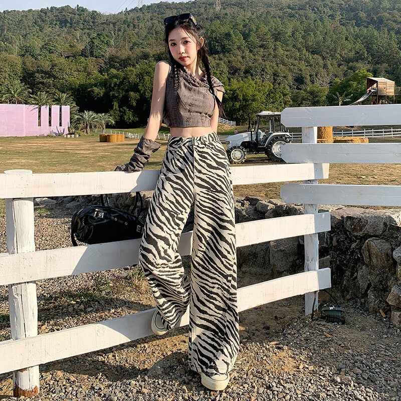 New Vintage Niche High-End Zebra Print Straight-Leg Bank Jeans for Women, Loose Wide-Leg Floor-Length Pants, Extended Length New Vintage Niche High-End Zebra Print Straight-Leg Bank Jeans for Women, Loose Wide-Leg Floor-Length Pants, Extended Length