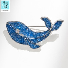 千族银 卡通精致蓝色水晶海豚胸针 气质西装防走光别针衣服装饰品