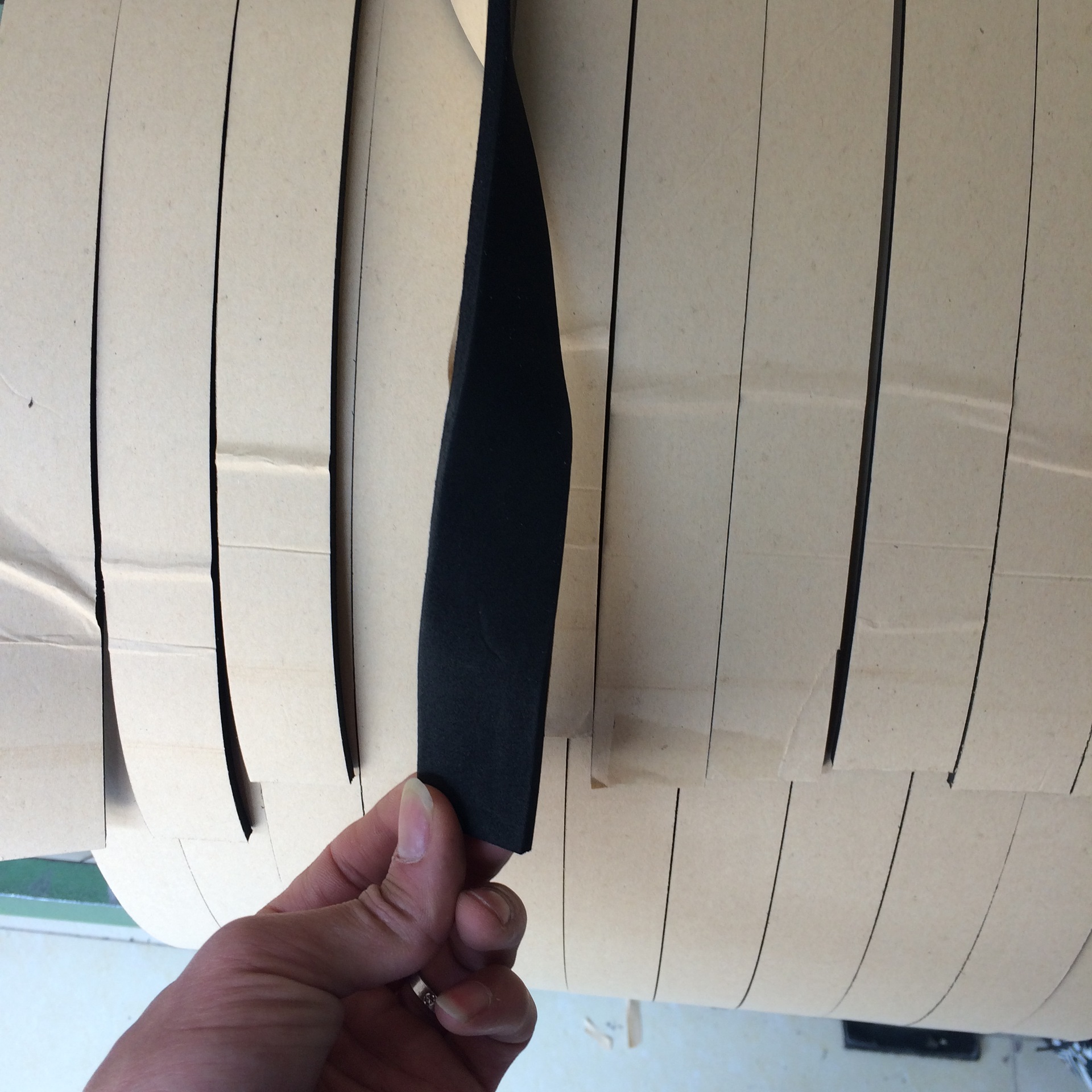 厂家供应 EVA密封条 门窗密封条 自带粘胶 各种款式