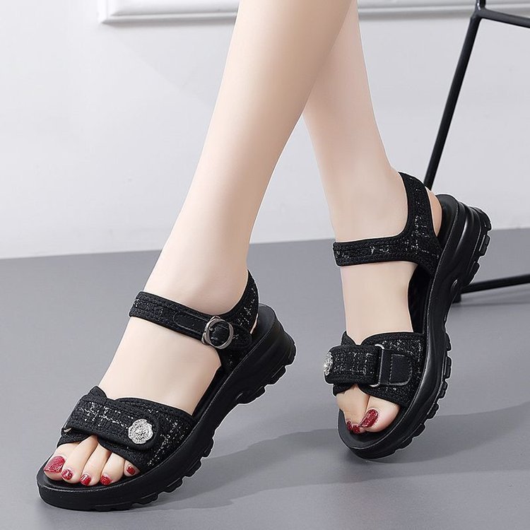 Sandálias de viento de fragancia para mujeres 2026 nuevo verano un botón ultra suave con suela gruesa versátil zapatos deportivos de playa muffin