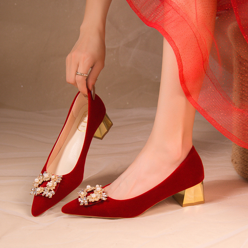 Red Wedding Shoes for Brides, Shallow Pointed Toe, Suitable for Main Wedding Dresses, High Heels, Comfortable Chunky Heels, Large Size Women's Mid-Heel Shoes Red Wedding Shoes for Brides, Shallow Pointed Toe, Suitable for Main Wedding Dresses, High Heels, Comfortable Chunky Heels, Large Size Women's Mid-Heel Shoes
