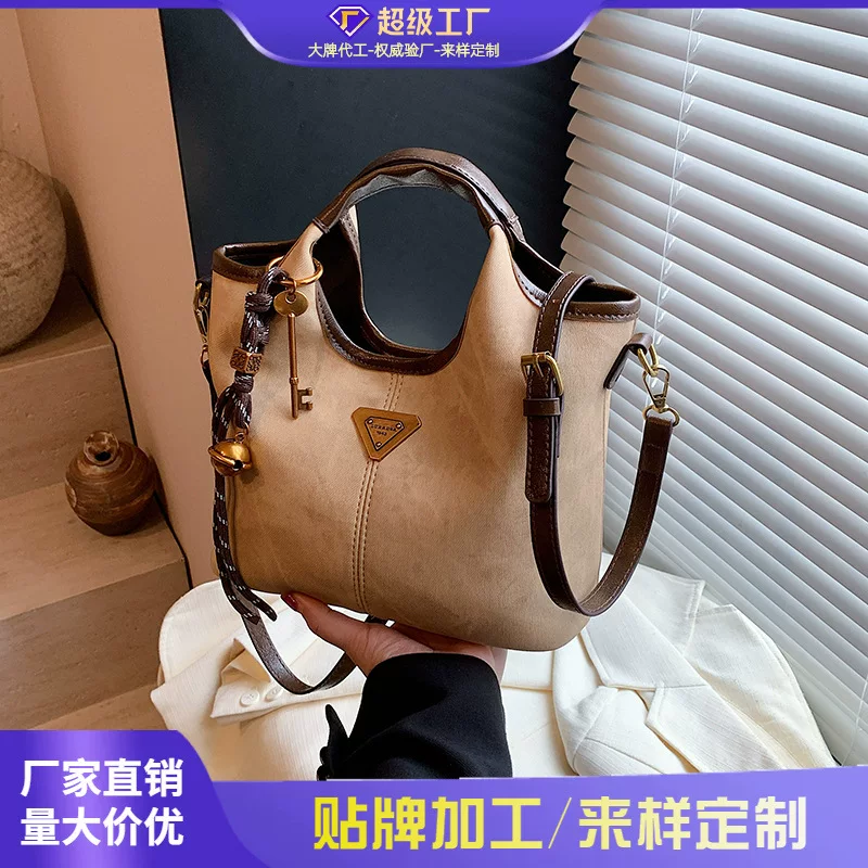 Universal shoulder bag, demi-season capacious one-shoulder bag, high-quality style
