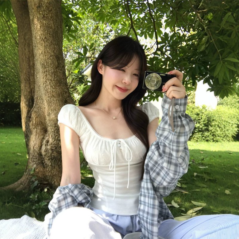 Sweet and Stylish White Hollow-Out Jacquard Square-Neck Shirt for Women, Summer Korean-Style Slim-Fit Short Top
