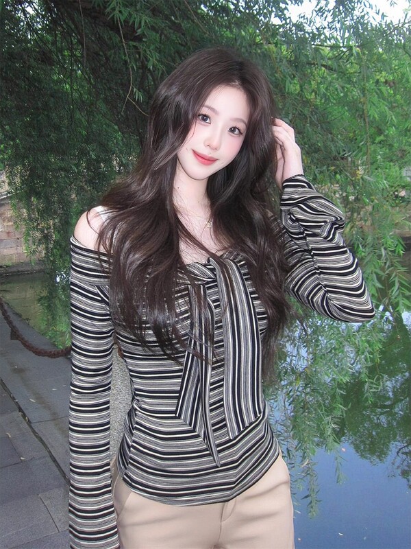韩系辣妹穿搭一字肩条纹t恤女早秋喇叭袖露肩绑带巨好看的小上衣|undefined