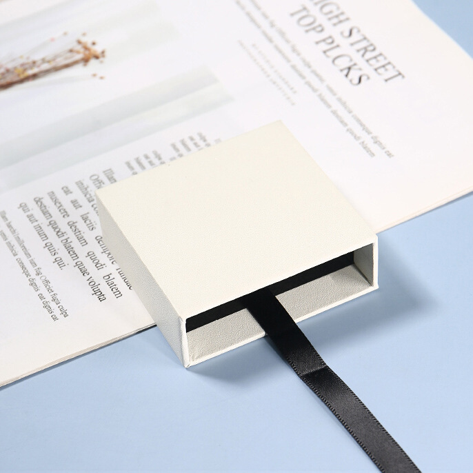 White * suspension box 7*7*2cm