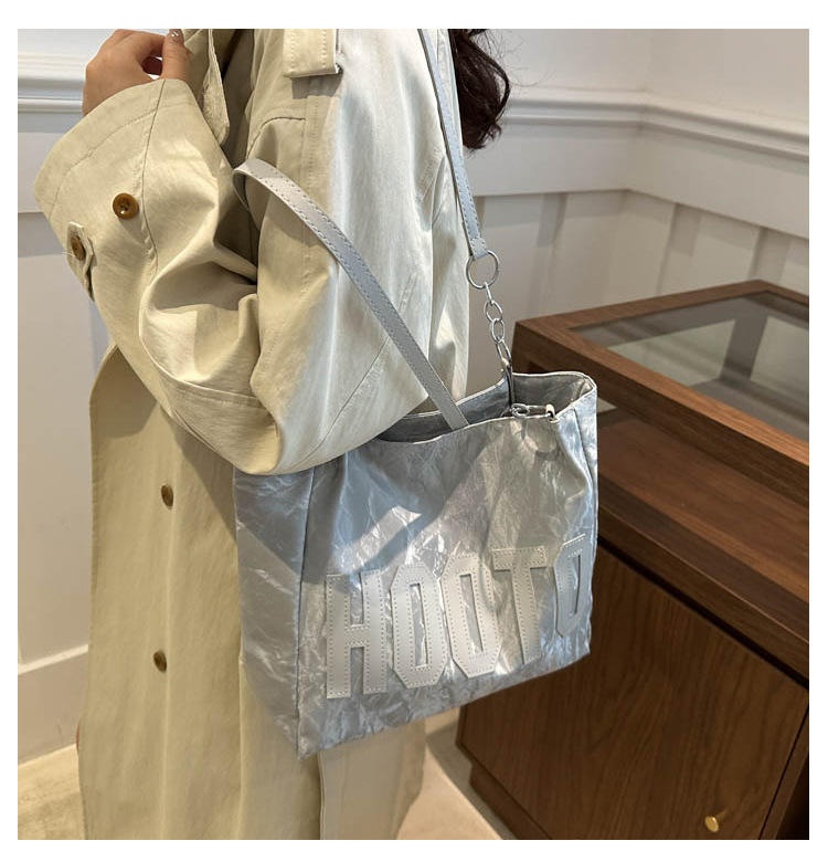 Large-capacity tote bag, high-quality and fashionable handbag for women, simple letter underarm bag for college students in class and at work undefined