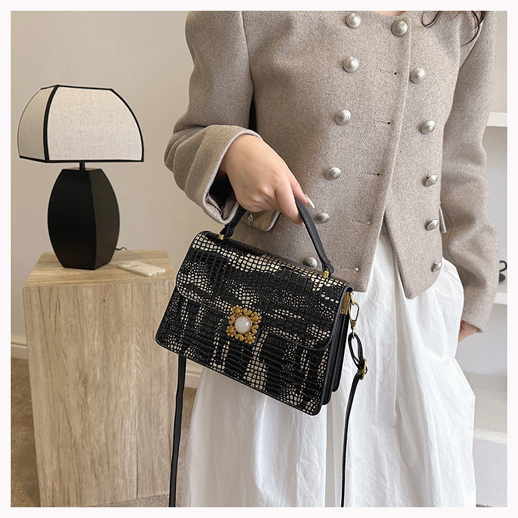 Sınır ötesi doku çanta 2023 erken sonbahar yeni kadın çantası kişiselleştirilmiş kertenkele desen omuz çantası rugan parlak çapraz çanta_voghion.com