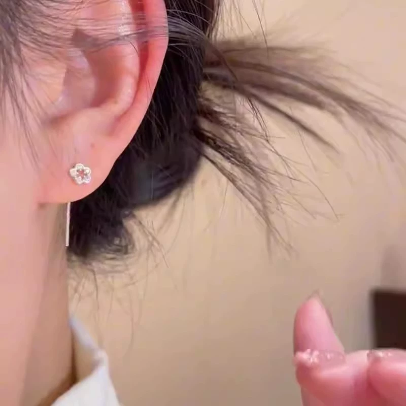 Серебряные серьги с серебряным штифтом, мелкий дизайн, серебро 925, цветочный, легкая роскошь, тренд сезона