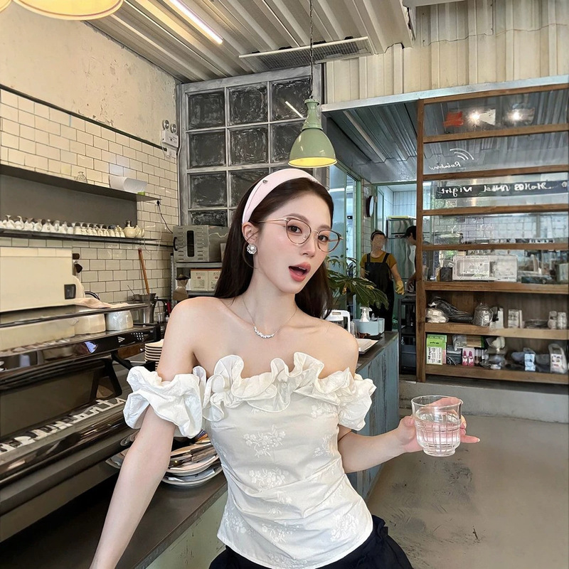 Korean-style pure and alluring one-shoulder jacquard blouse for women, summer design with lace trim, waist-cinching, slim-fit, niche trendy top