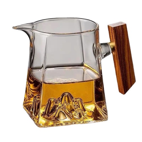 Wooden handle glass mountain view fair cup tea drain integrated male cup tea filter set tea set accessories tea dispenser with handle