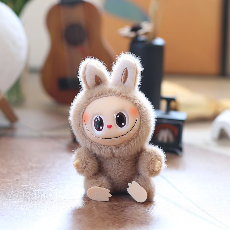 Labubu ペンダント第二世代 Labubu ぬいぐるみかわいい座り姿勢ブラインドボックスベビー服ビニールデスクトップ装飾品卸売|undefined