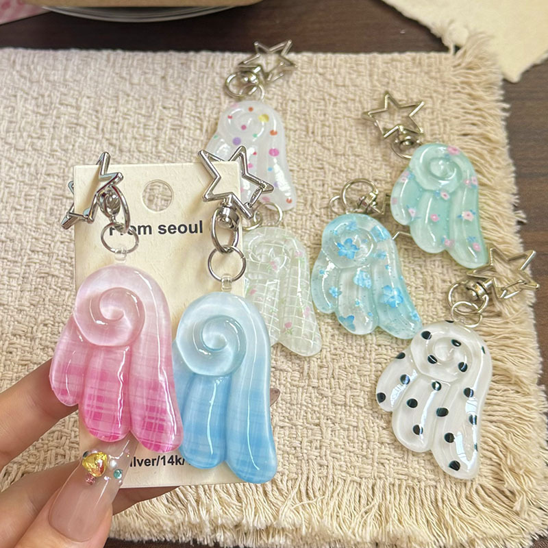 Korean-style vintage accessories with polka dots, stripes, stars, wings, 3D keychains, phone pendants, AirPods, and bag accessories Korean-style vintage accessories with polka dots, stripes, stars, wings, 3D keychains, phone pendants, AirPods, and bag accessories