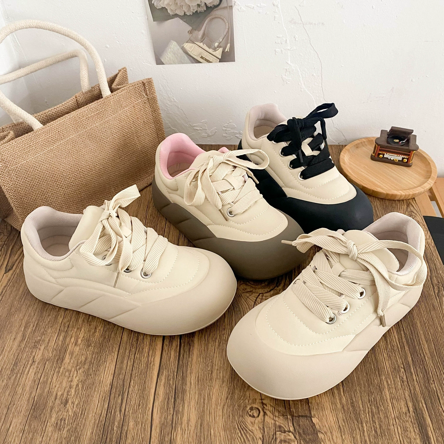 XY-A157 латексные стельки/толстые подошвы с круглой головкой женские туфли ниши легкие маленькие белые туфли повседневные хлебные туфли 2025