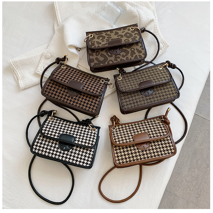 Autumn Winter Retro Bag 2021 New Women's Bag Ins Fashion Leopard Print Plaid Crossbody Bag Fashion Shoulder Small Square Bag display picture 6