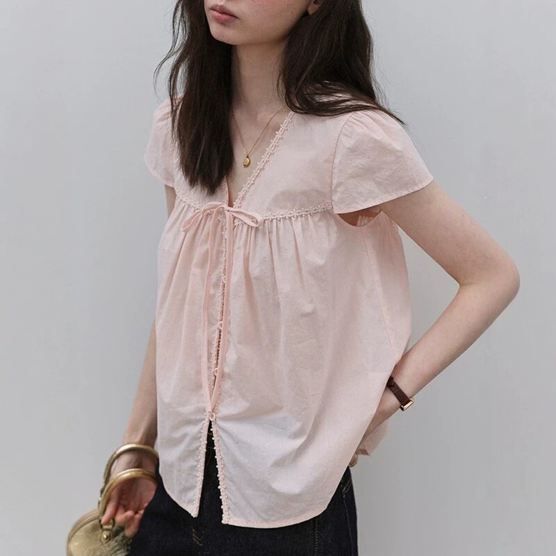 "Mustard Pie Vooe" Pink V-Neck Lace Pleated Shirt for Women, New Summer Style, Sweet Pure Cotton Top with Ties "Mustard Pie Vooe" Pink V-Neck Lace Pleated Shirt for Women, New Summer Style, Sweet Pure Cotton Top with Ties