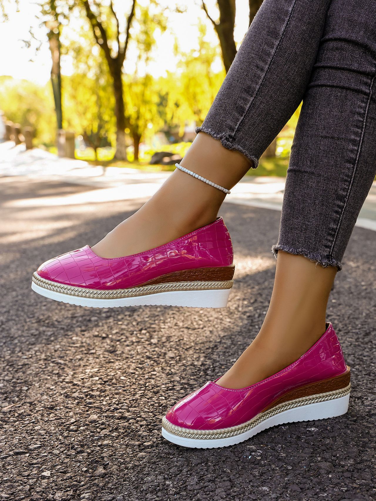 Damen Slipper Mit Plateausohle Und Rundem Zehenbereich Schwarz_voghion.com