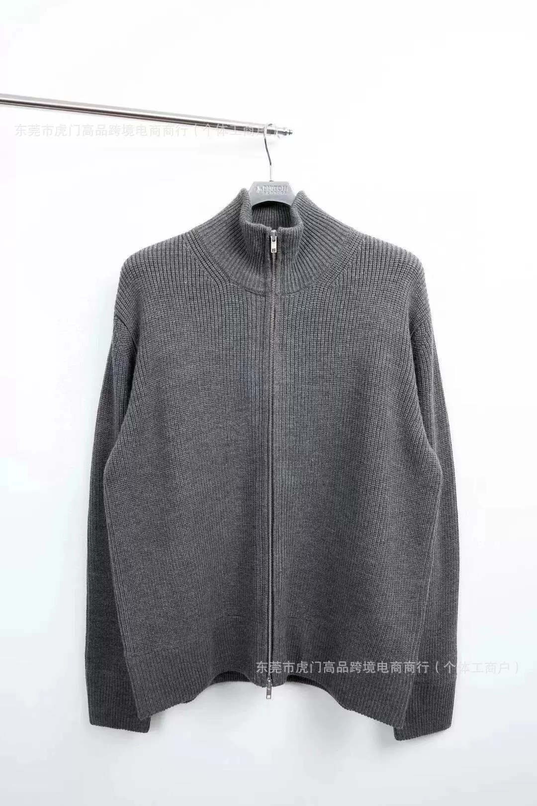 Пуховый кардиган с высоким воротником в стиле Margiela с молнией и теплый жакет MM6