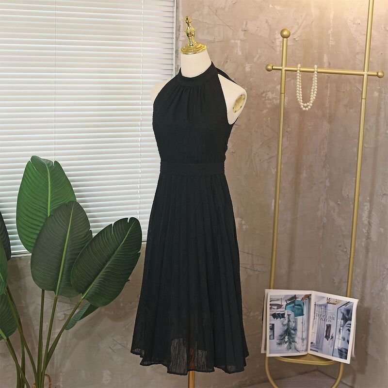 In Stock 2025 New Beach Vacation Style Spaghetti Strap Elegant Slimming Waist-Cinching Halter Pleated Mid-Length Dress