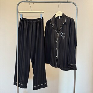 �߶˺�ɫ��H��˯�´�����z�l�y�Ứ�C��L��ɼ�����Ů��Ҿӷ�