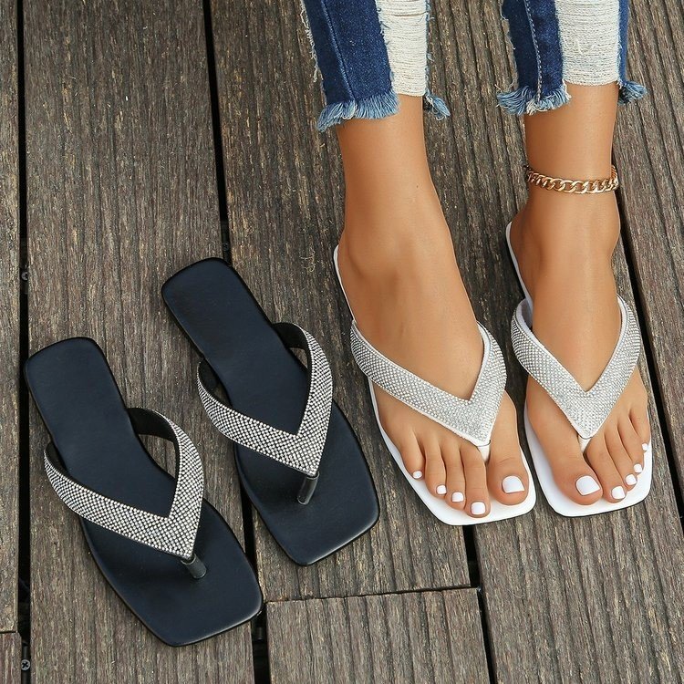 Fashionable slip-ons flat for leisure