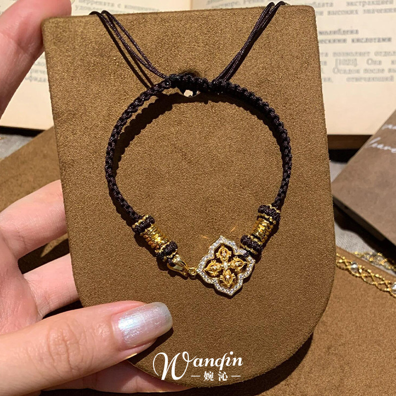 Black and Gold-Tone Floral Bracelet - design detail