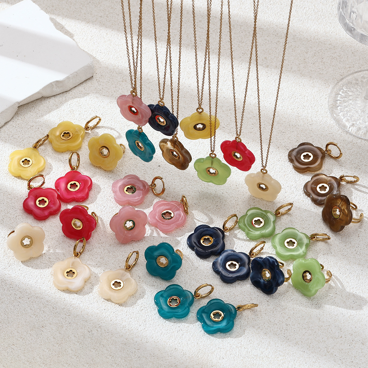 Alta Europa y América acero inoxidable ligero lujo alto sentido flores acrílico titanio joyería conjunto de aretes primavera y verano nuevos productos