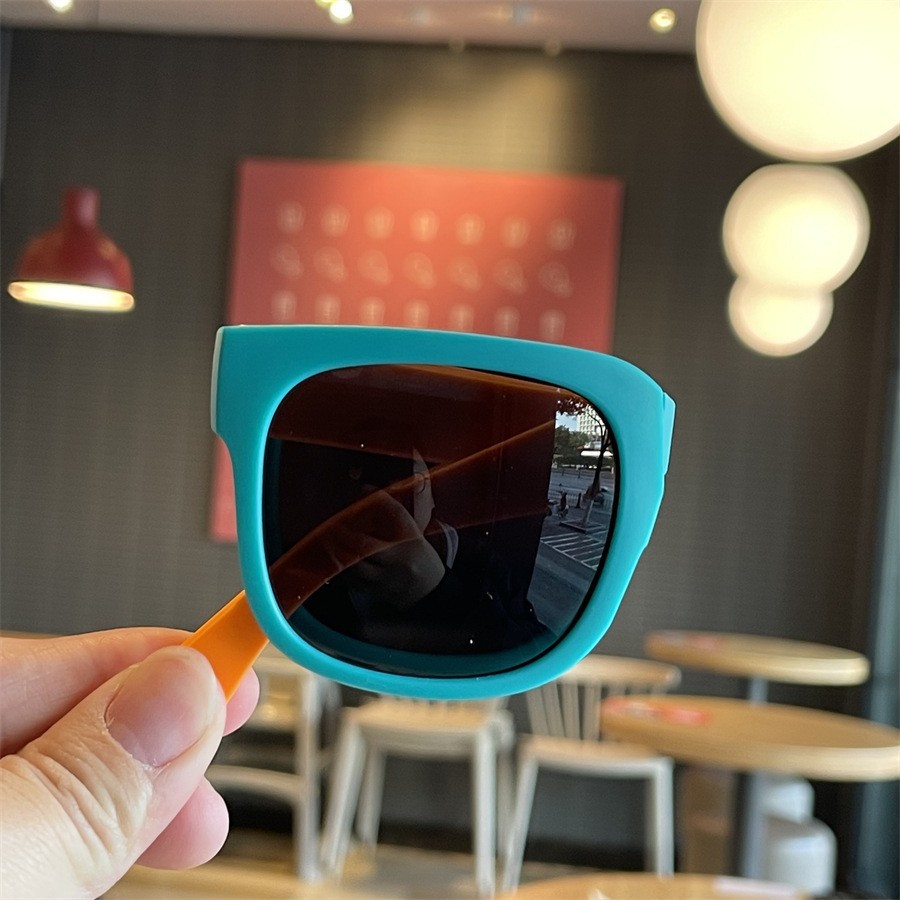 Frame color_green frame orange legs