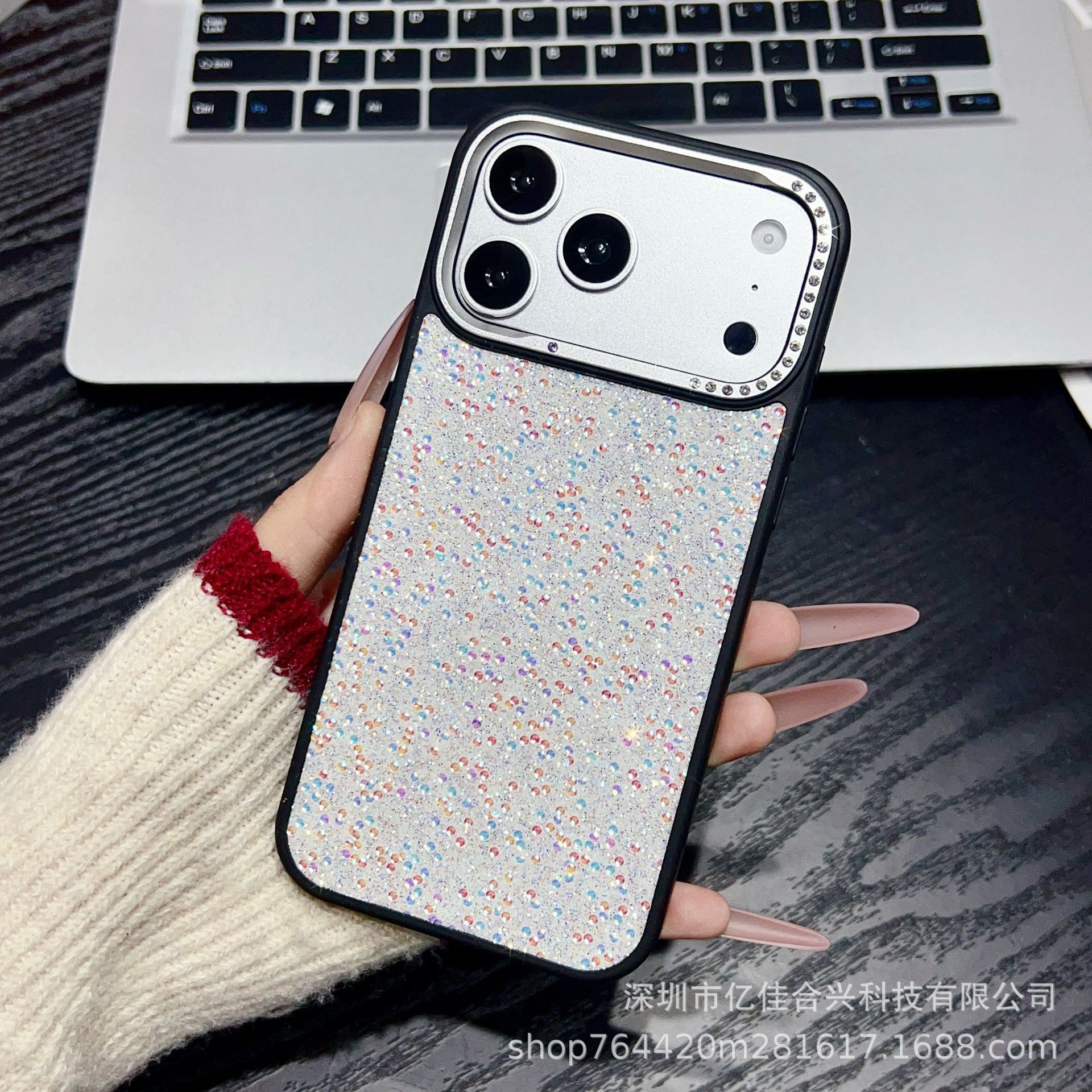 Aplicable para iphone17PROMAX lente de gran agujero puntual perforador de teléfono móvil de manzana 16 / 15P funda de perla