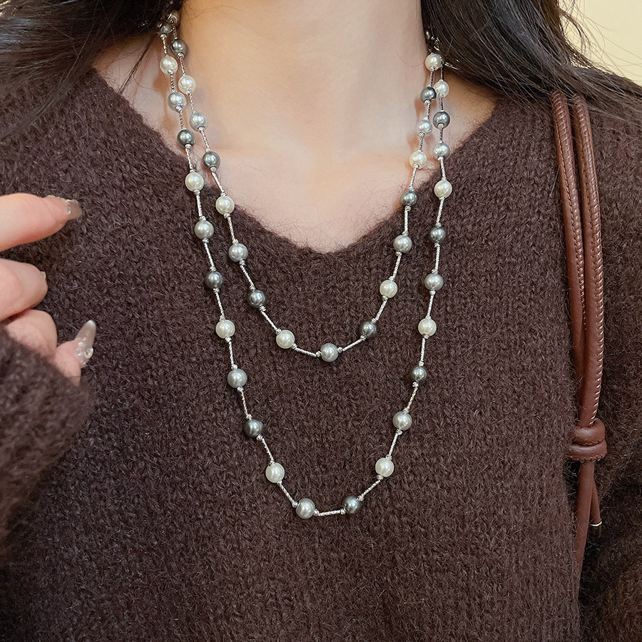 不規則な長いタイプの真珠のネックレスのフランス式の軽い豪華な気質のセーターのチェーンの小さい大衆のシンプルで高級感の項は卸売りの女性を飾ります。