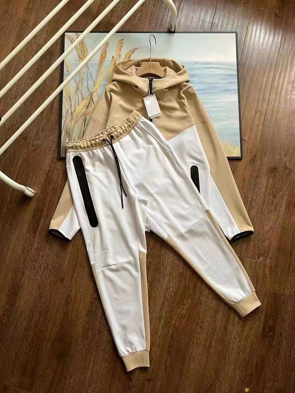 카키색과 흰색