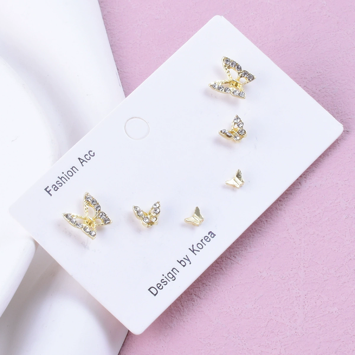 С 작은 design earrings with zircon, city style
