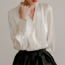 法式醋酸缎面白色v领衬衫女设计感小众免烫垂感气质职业气质衬衣